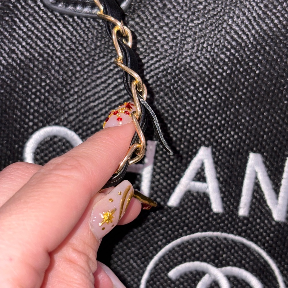 Black and Gold Chain Tote - Picture 3 of 9